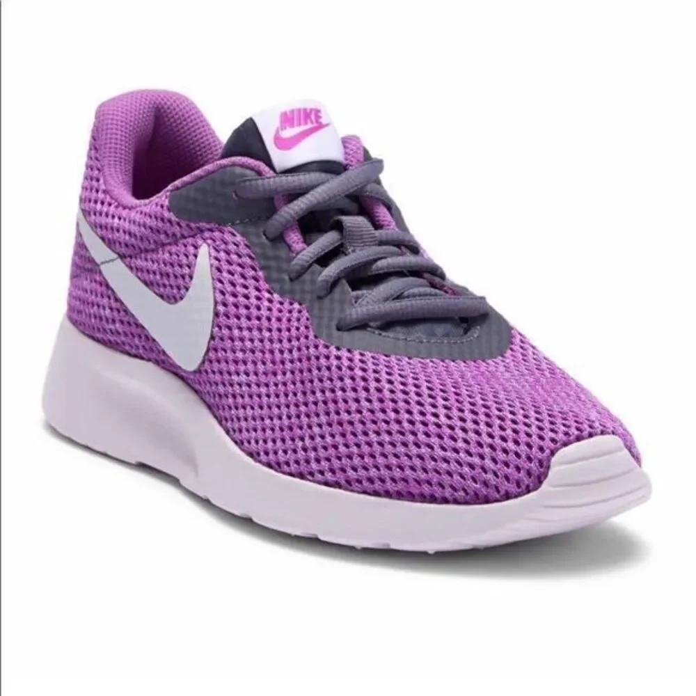 NIKE TANJUN SNEAKER